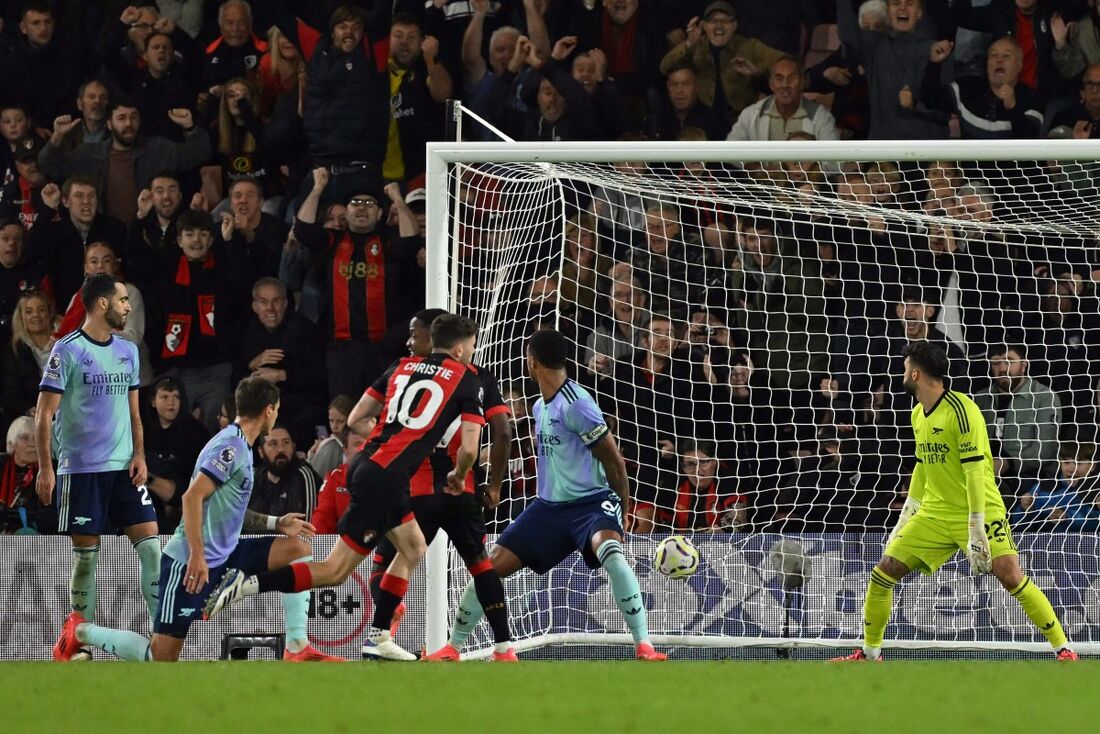 Bournemouth vence Arsenal pela oitava rodada do Campeonato Inglês