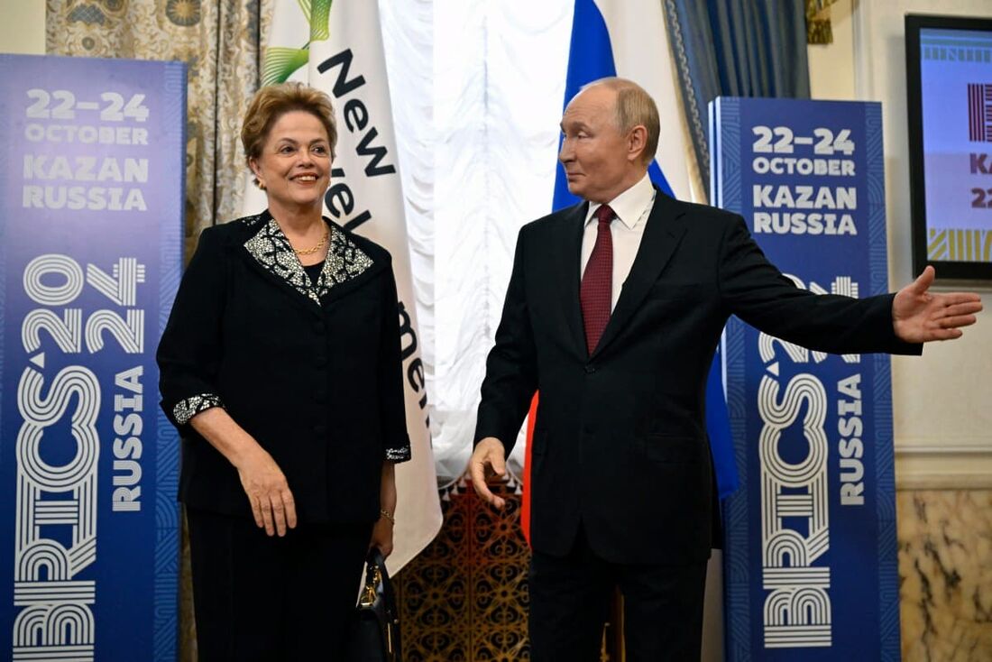 O presidente da Rússia, Vladimir Putin, se encontra com Dilma Rousseff, presidente do Novo Banco de Desenvolvimento e ex-presidente do Brasil