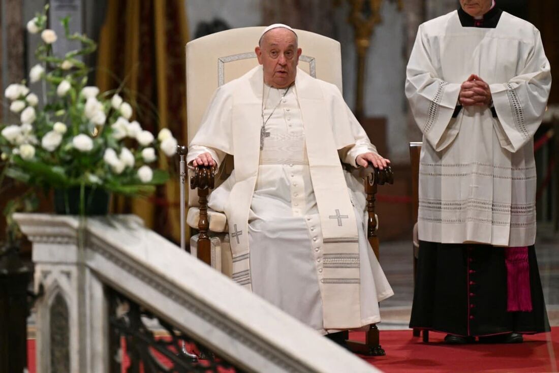 O Papa Francisco participa de uma assembleia diocesana na basílica de São João de Latrão, em 25 de outubro de 2025, em Roma. 