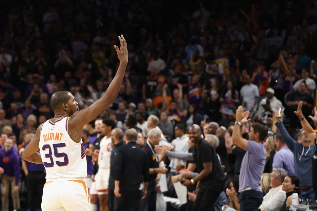 Kevin Durant comemora vitória do Suns