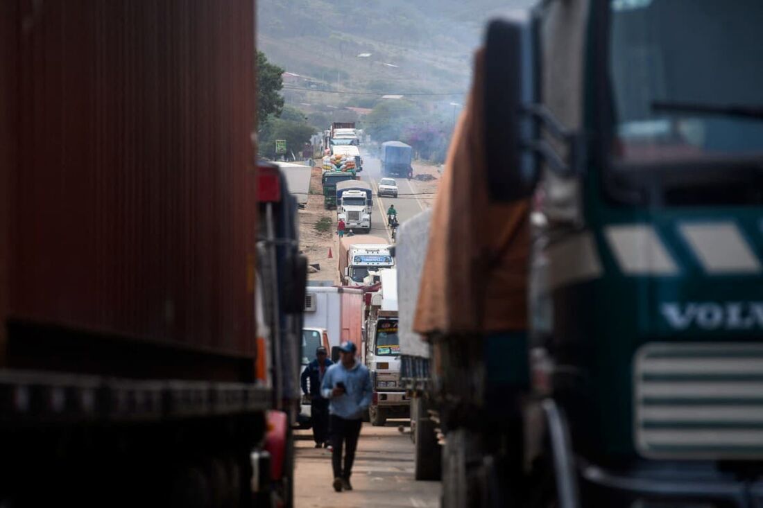 Manifestantes bloqueiam estradas desde 14 de outubro de 2024 em apoio a Evo Morales