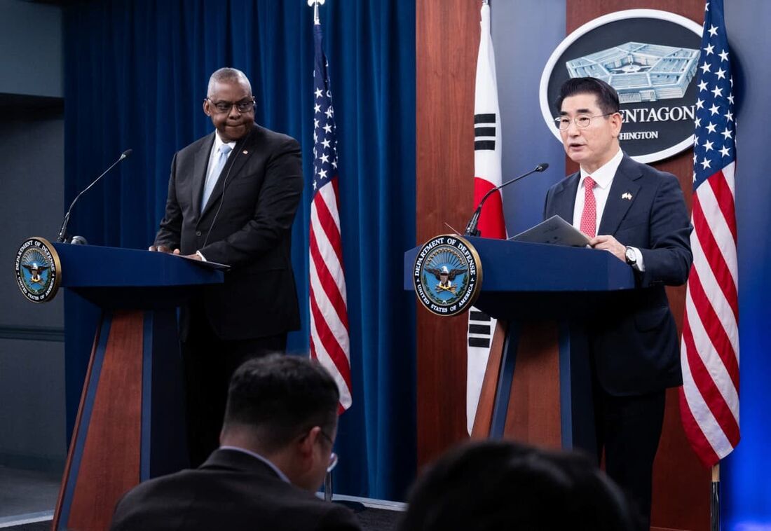 O secretário de Defesa dos EUA, Lloyd Austin III, e o ministro da Defesa da Coreia do Sul, Kim Yong Hyun