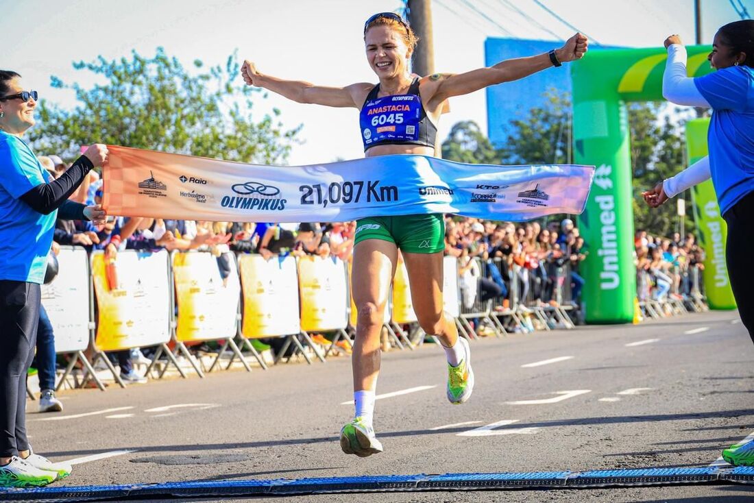 Anastácia Rocha, vice-campeã da Meia Maratona de Porto Alegre