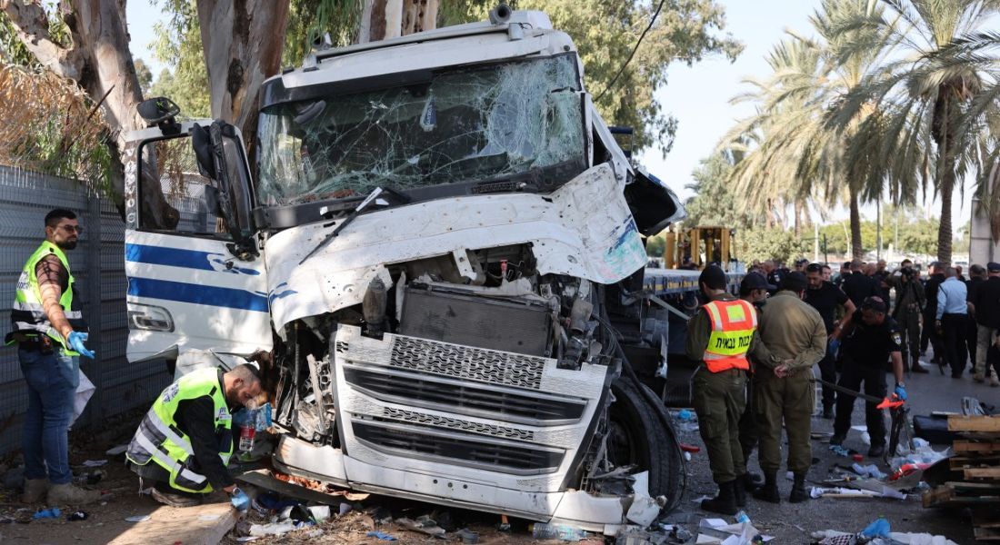 Ônibus avança sobre ponto de ônibus em Israel e deixa mais de 20 feridos