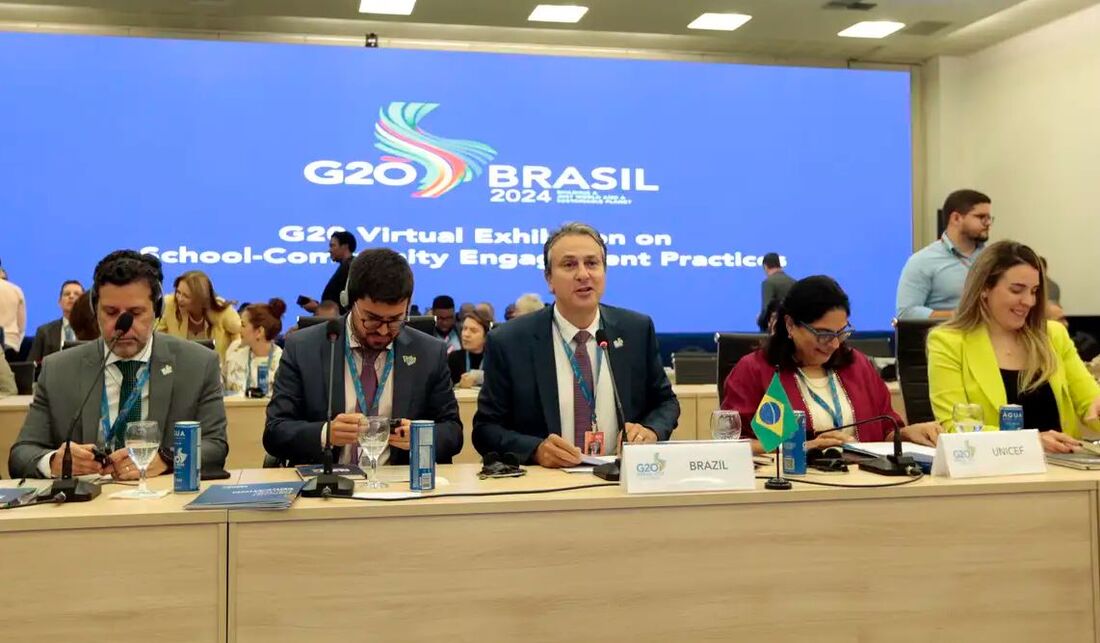 Ministro da Educação, Camilo Santana, em reunião no G20