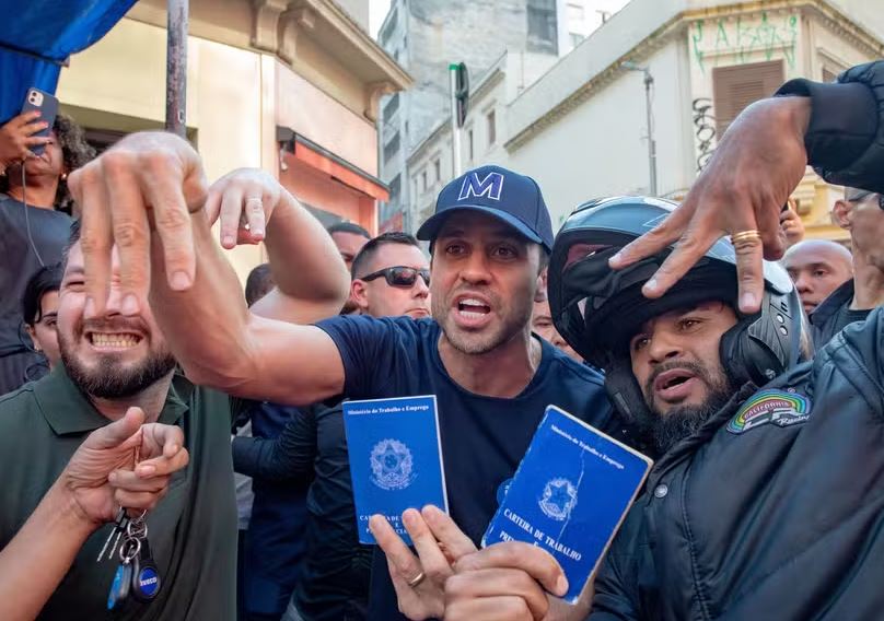 Pablo Marçal durante caminhada na Rua 25 de Março