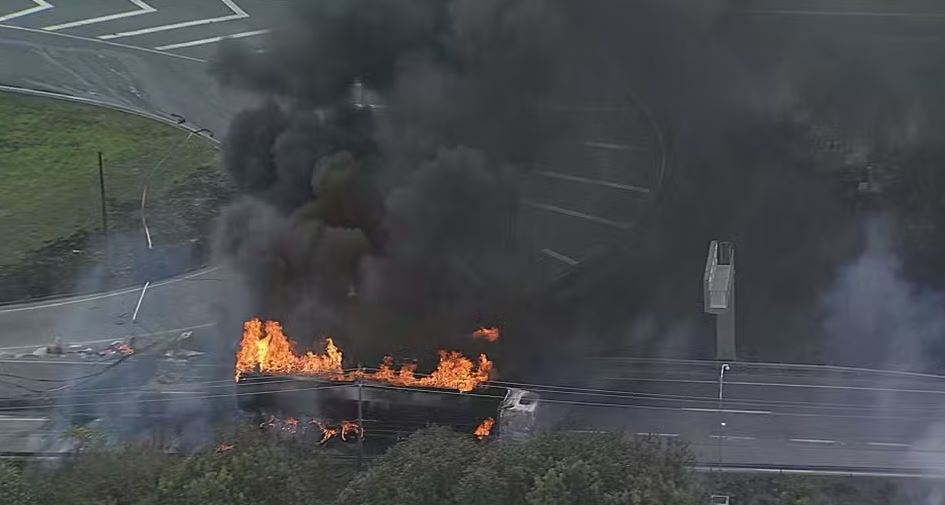 Fogo se alastrou rapidamente, tomando conta de todo caminhão-tanque 