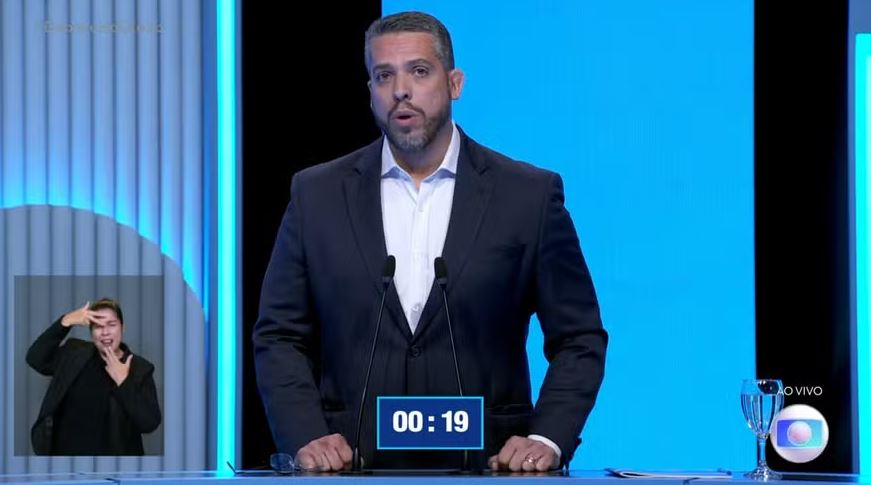 Rodrigo Amorim (União Brasil) foi o primeiro a falar no debate 