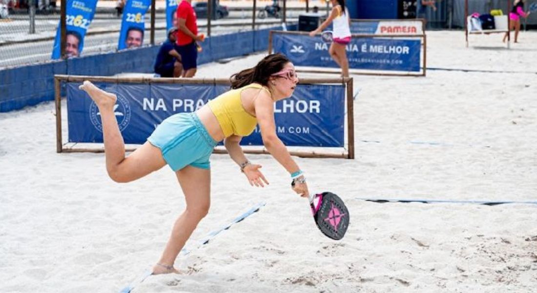 Isabela Lócio, atleta de beach tennis