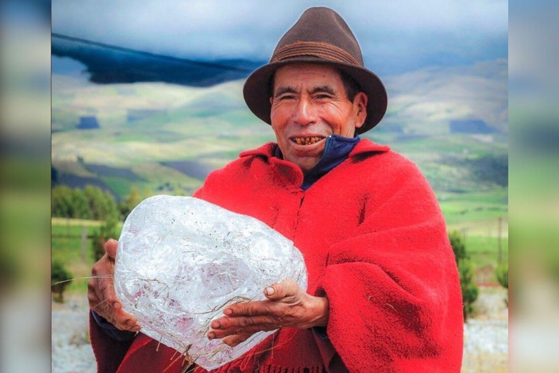 Design sem nomeBaltazar Ushca morreu aos 80 anos nesta sexta-feira (11) no Equador e com ele extingue-se o particular ofício de extrair gelo do vulcão Chimborazo para vendê-lo