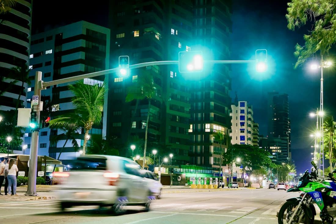 Novos pórticos semafóricos instalados na Avenida Boa Viagem