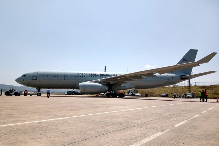 O avião também segue com doações de insumos de saúde do governo brasileiro ao Líbano