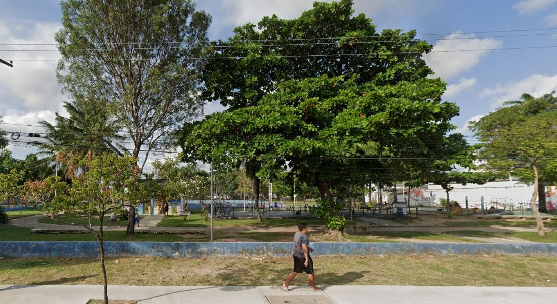 Academia da Cidade do Engenho do Meio fica em uma praça