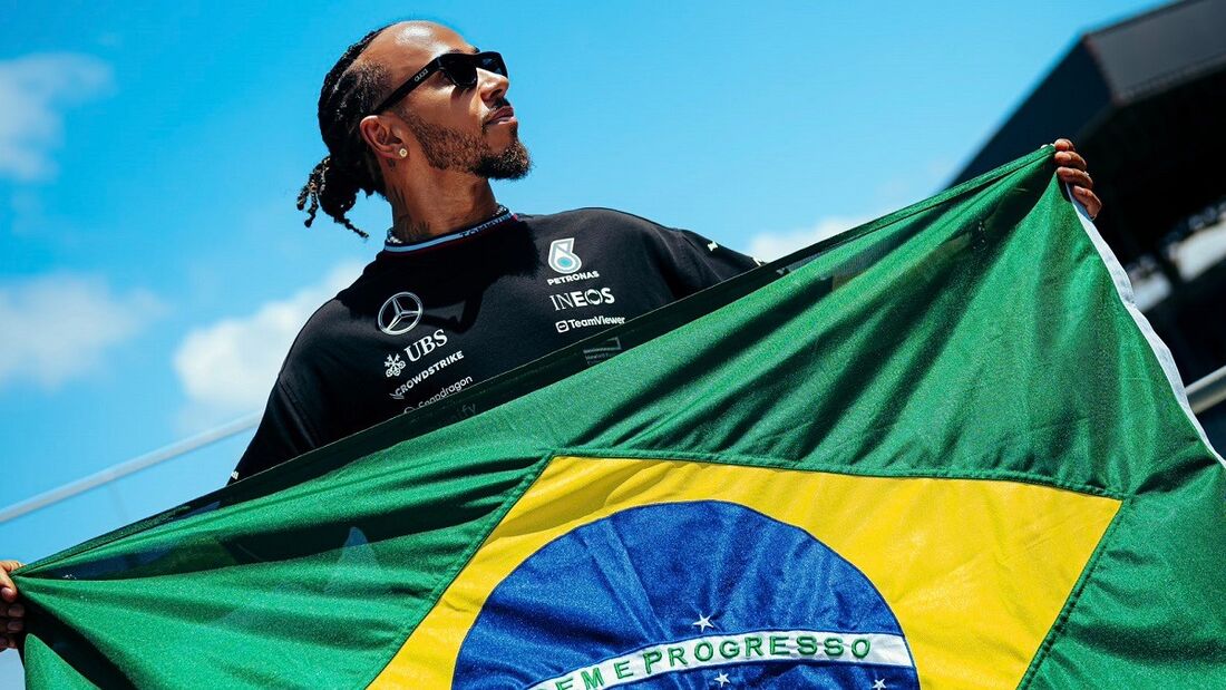 Hamilton com a bandeira do Brasil, em Interlagos