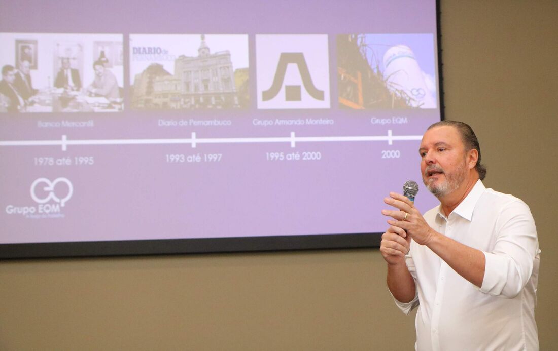 Eduardo de Queiroz Monteiro durante palestra