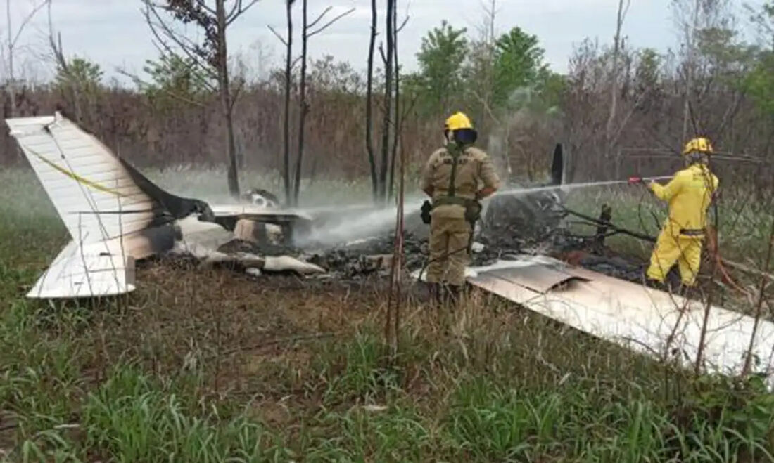 Pilotos da Força Aérea Brasileira (FAB) interceptaram um avião que ingressou clandestinamente no território brasileiro. 