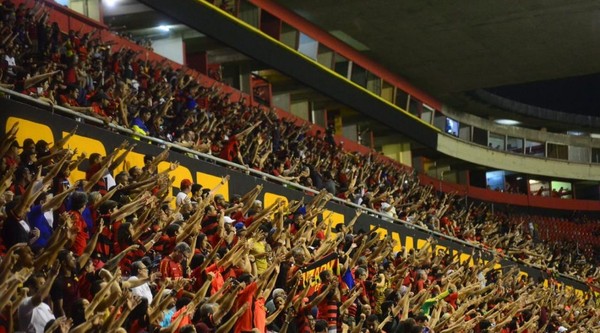 Torcida do Sport na Ilha do Retiro 