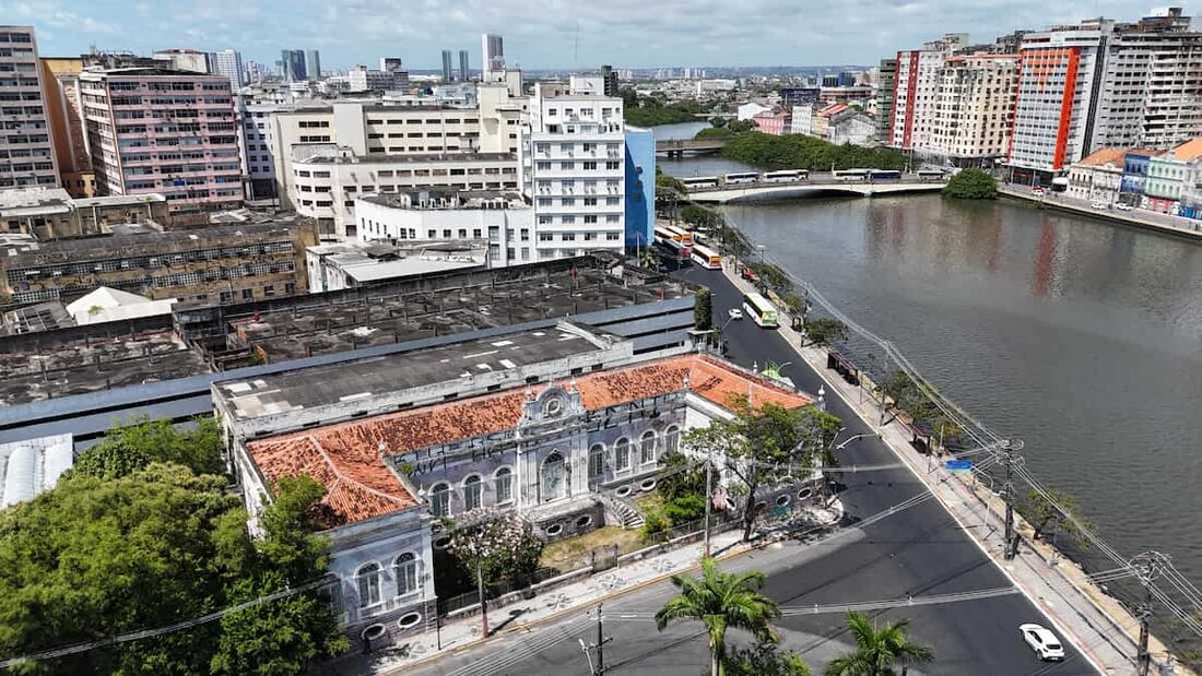 Prédio do Liceu, na área central do Recife, vai ser restaurado 