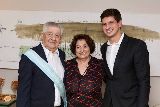 Alberto Ferreira da Costa ao lado da sua esposa, Maria do Carmo, e do atual prefeito do Recife, João Campos