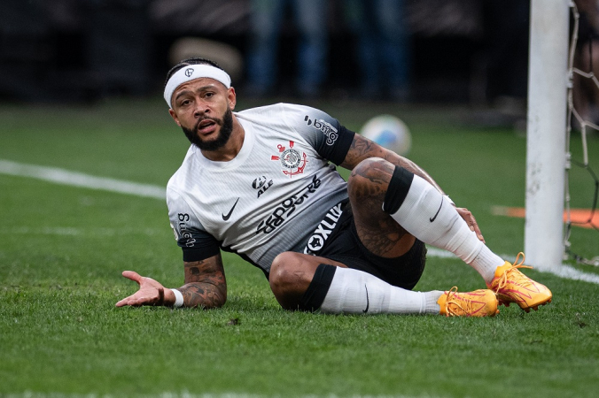 Memphis em ação pelo Corinthians, na Arena