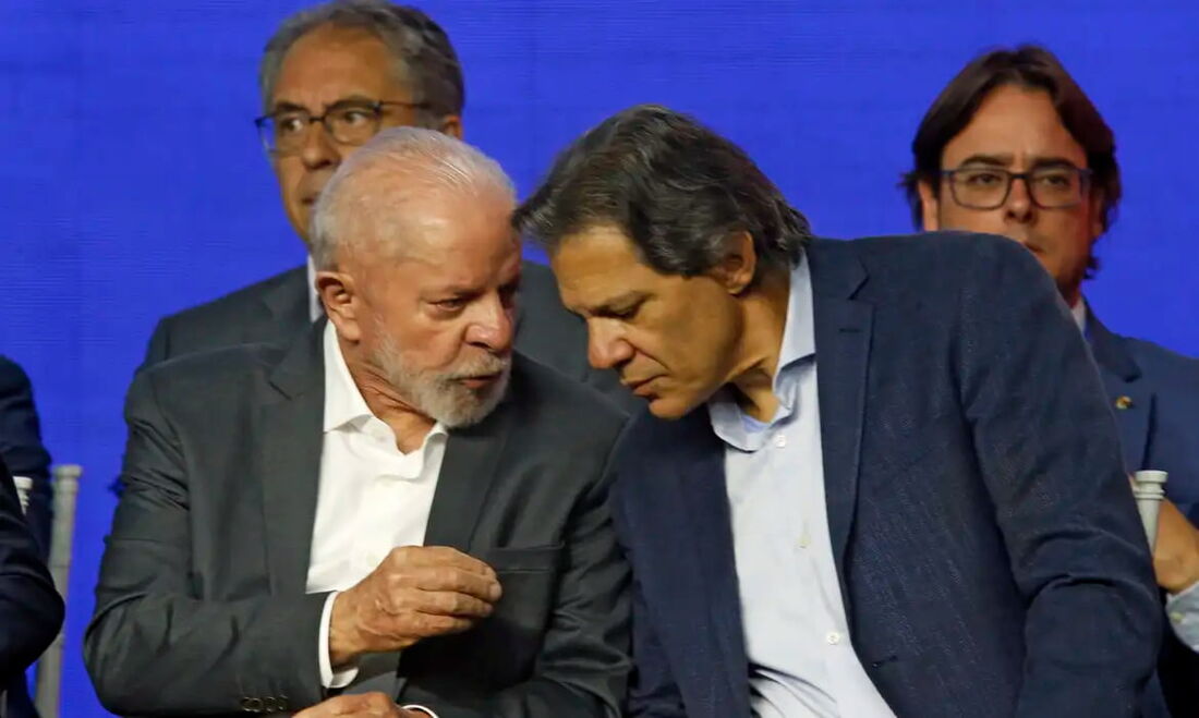 O presidente da República, Luiz Inácio Lula da Silva (E), e o Ministro da Fazenda do Brasil, Fernando Haddad 