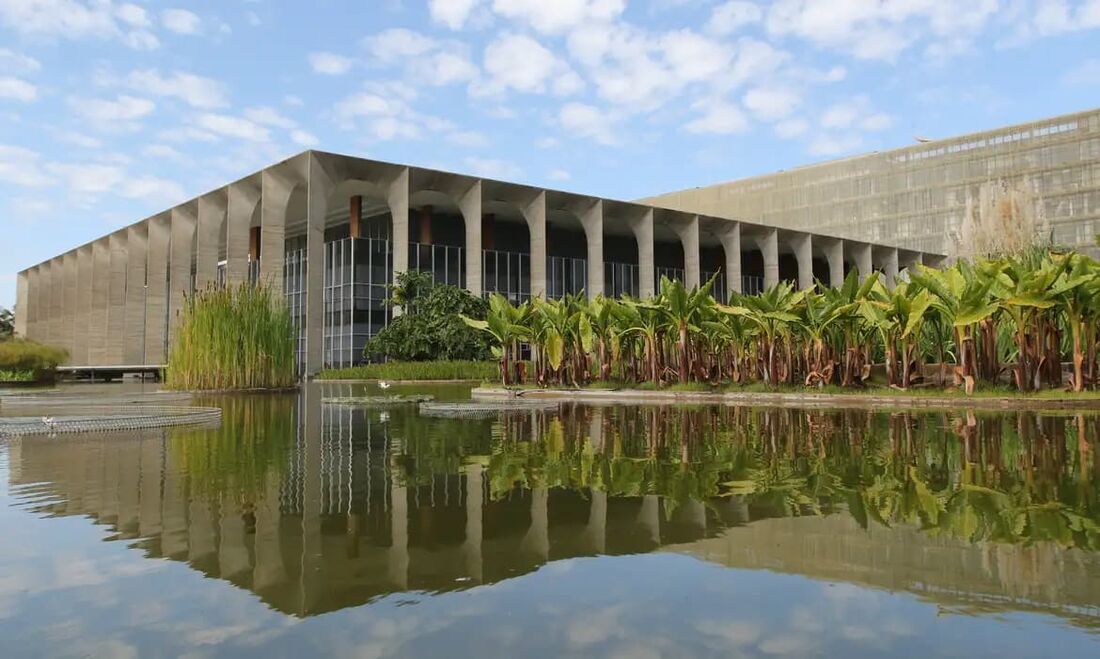 O Palácio Itamaraty, também conhecido como Palácio dos Arcos, é a sede do Ministério das Relações Exteriores do Brasil