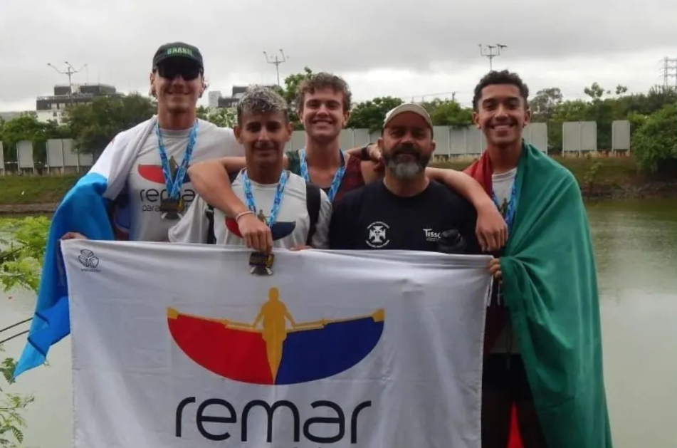 A van saia de São Paulo com destino a Pelotas, no Rio Grande do Sul, em viagem fretada com equipe de atletas adolescentes de remo