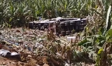 Trio elétrico despencou na ribanceira após acidente, que viotimou três pessoas, no acesso ao município de Machados