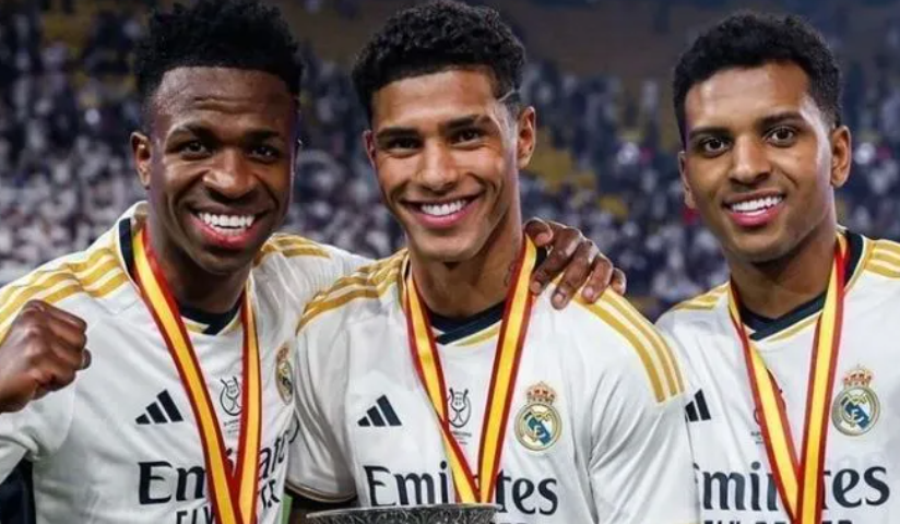 Vinicius Tobias junto de Vini Jr. e Rodrygo no Real Madrid