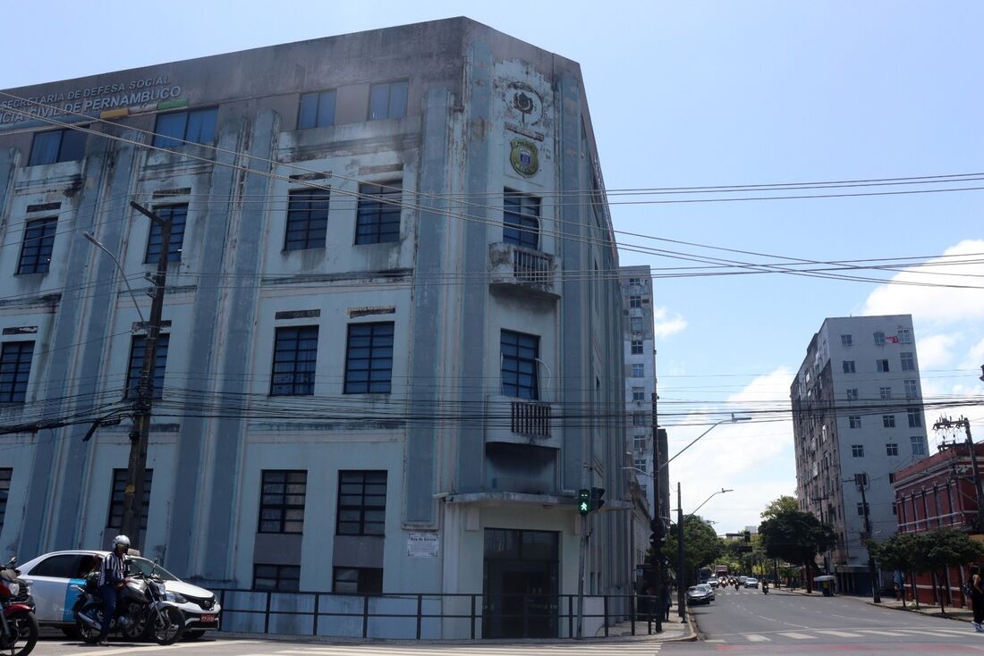 Fachada da sede operacional da Polícia Civil de Pernambuco, no Recife