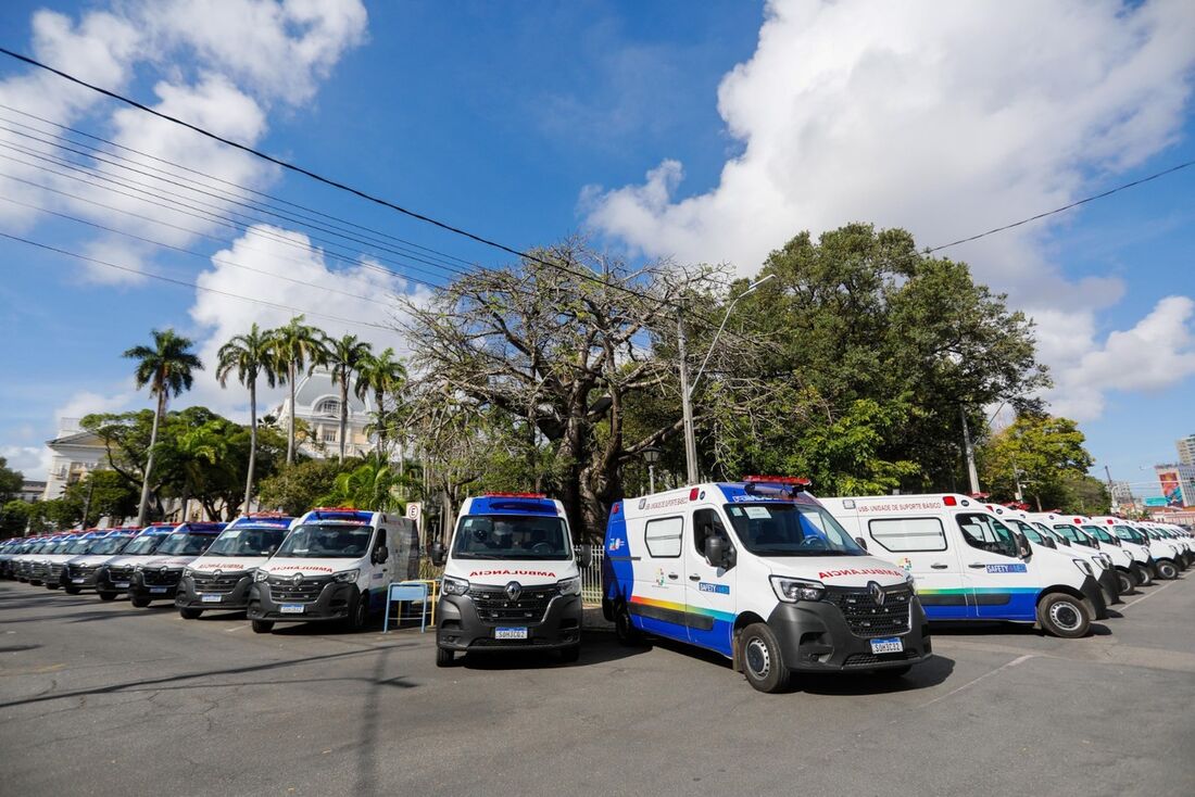 Ambulâncias serão destinadas a 15 hospitais de todas as macrorregiões de saúde do Estado