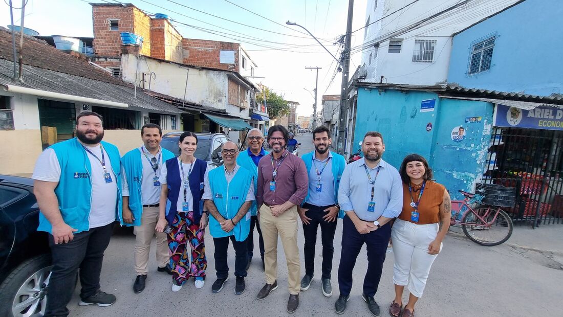 Moradores da Comunidade do Bode, no Pina, Zona Sul do Recife, recebem títulos de propriedade