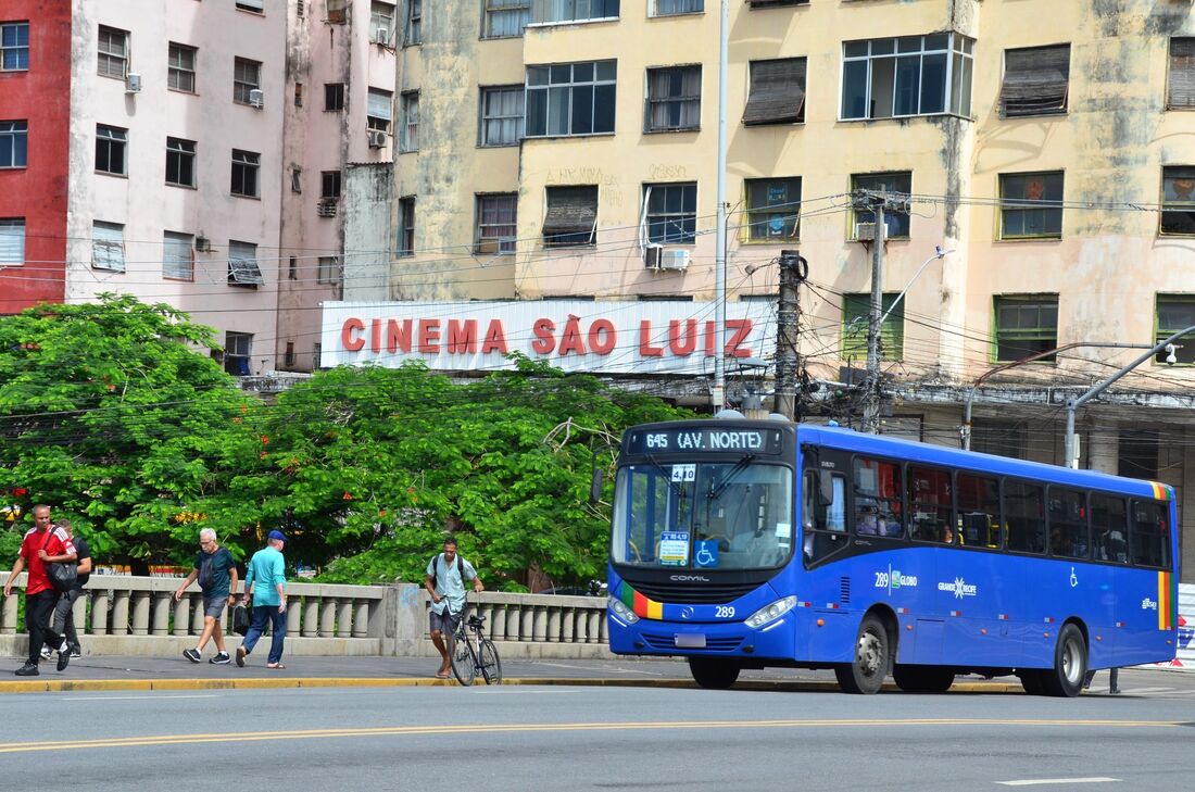 Ônibus e metrô de graça, e com reforço na frota, para garantir a votação neste domingo (4)