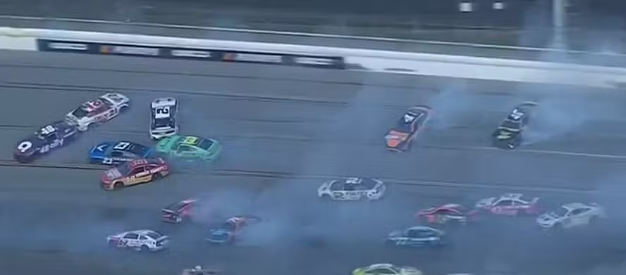 Acidente em prova da Nascar se torna o maior da etapa de Talladega