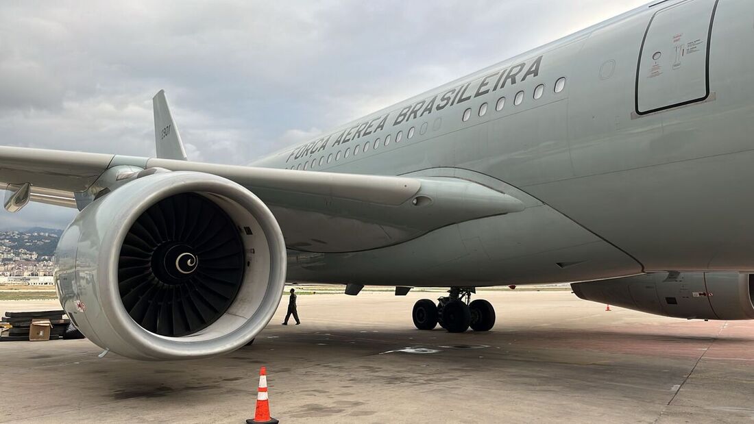 Avião da FAB no Aeroporto Internacional de Beirute