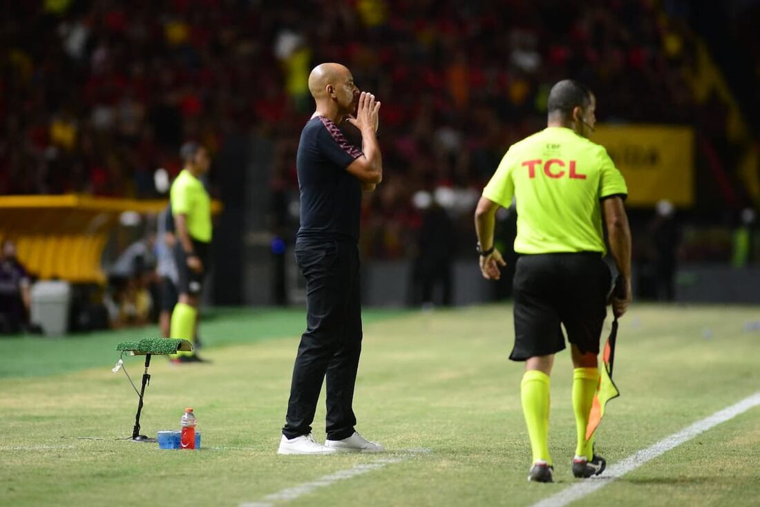 Técnico Pepa comandou pela primeira vez o Sport na Ilha do Retiro