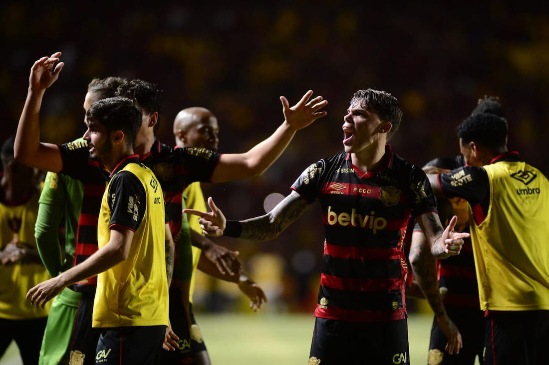 Barletta celebra gol sobre o Ceará