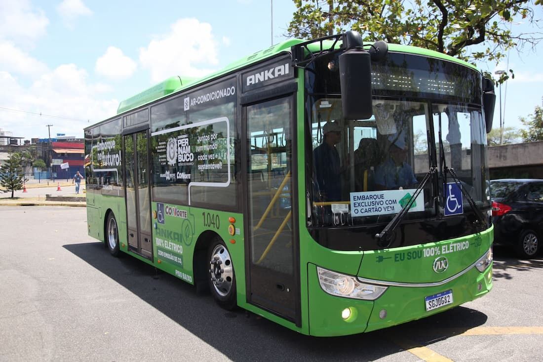 Ônibus elétrico vai servir turistas em rota entre Recife e Olinda