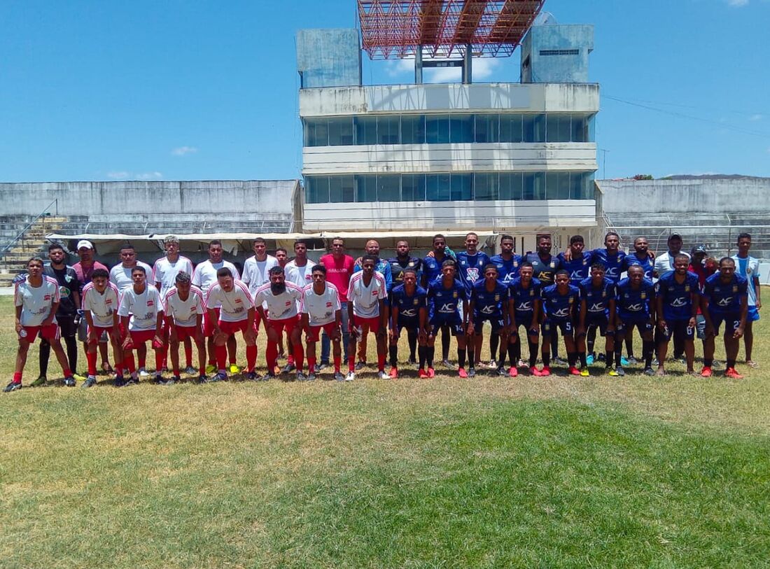 Equipes da comunidade de Conceição das Crioulas, de Salgueiro e Alverne, de Alagoinha