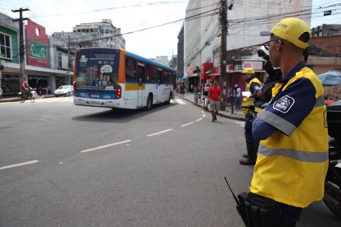 Movimentação no primeiro dia de mudanças na av. Dantas Barreto