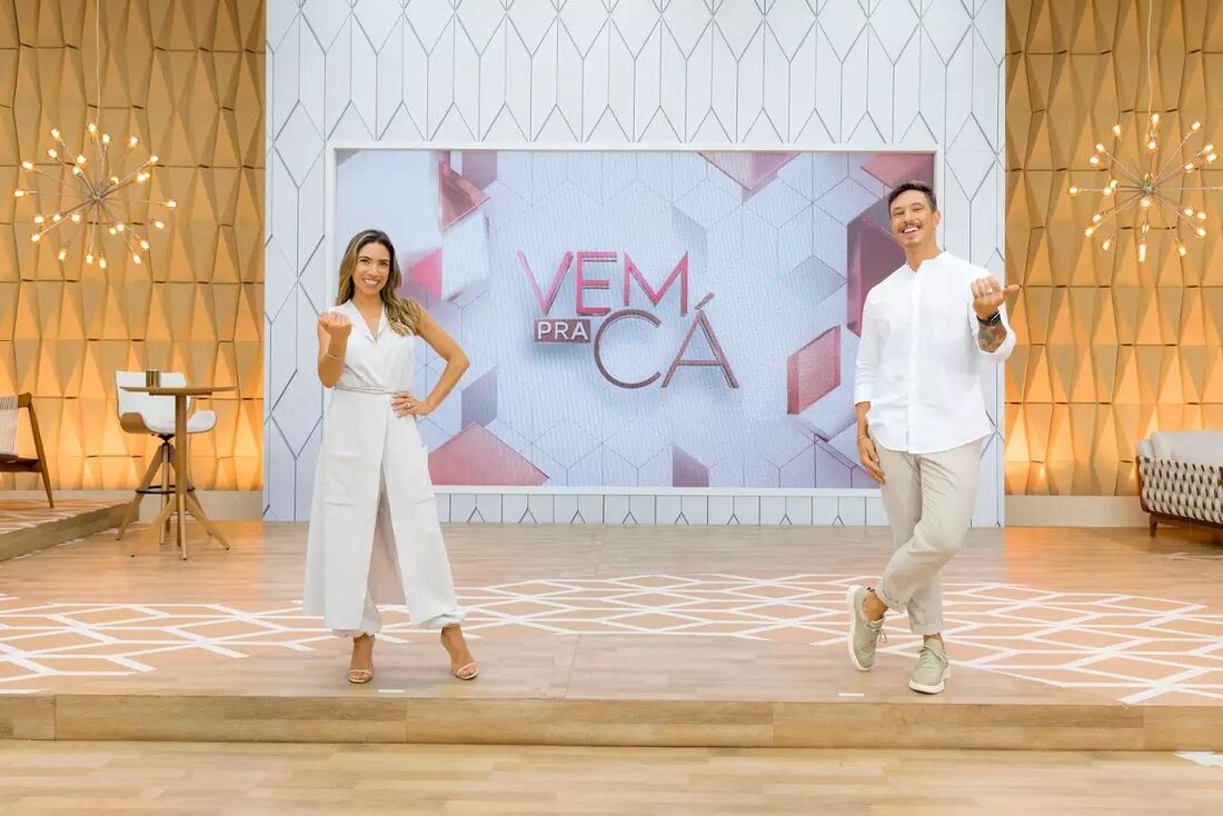 "Vem pra Cá" era apresentado por Patrícia Abravanel e Gabriel Cartolano