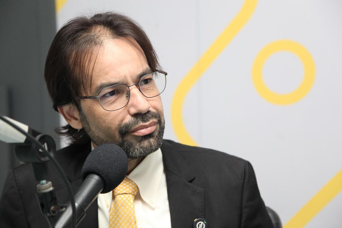 Rádio Folha com o deputado Diogo Moraes (PSB), líder do PSB na Alepe.