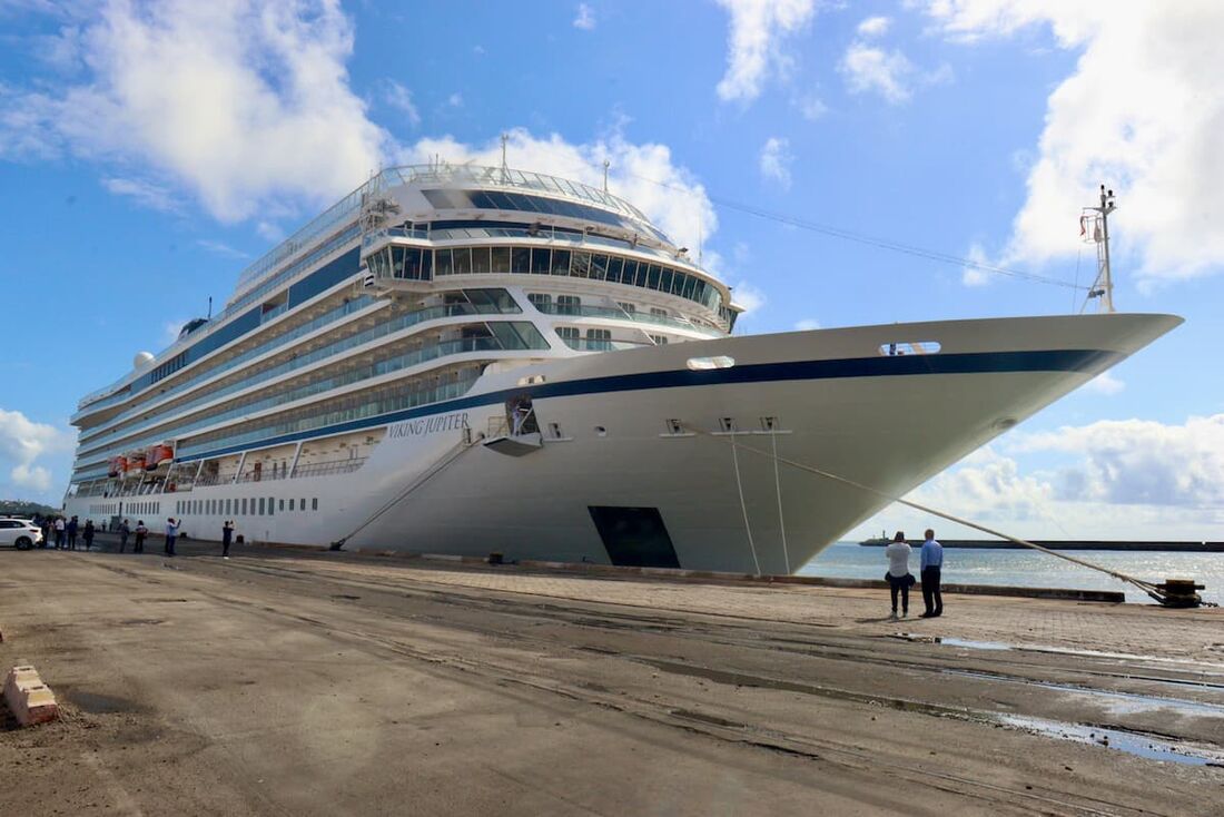 O Viking Jupiter  é de bandeira norueguesa e trouxe os primeiros turistas desta temporada de cruuzeiros no Recife