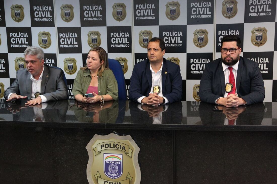 Coletiva de imprensa na Polícia Civil sobre caso de menino morto devido a fio desencapado