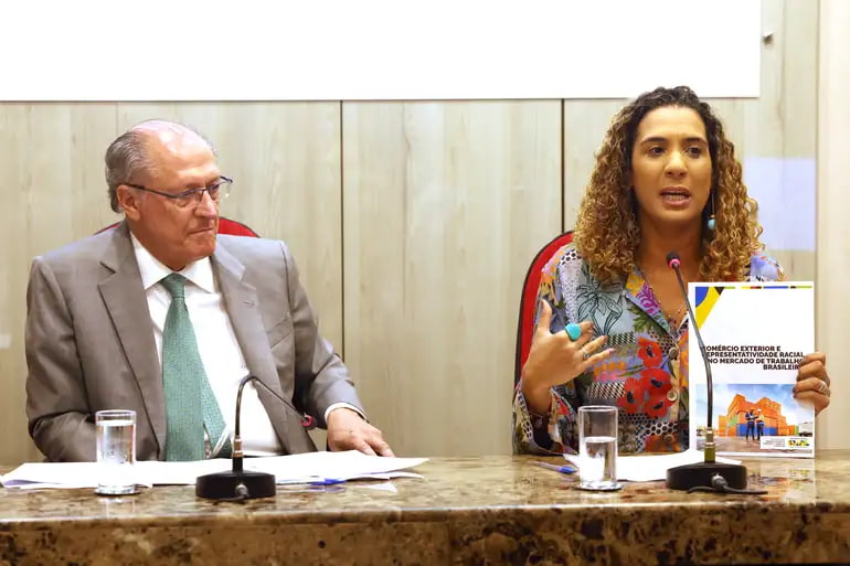 O vice-presidente da República e ministro do Desenvolvimento, Indústria, Comércio e Serviços (MDIC), Geraldo Alckmin e a ministra a Igualdade Racial, Anielle Franco