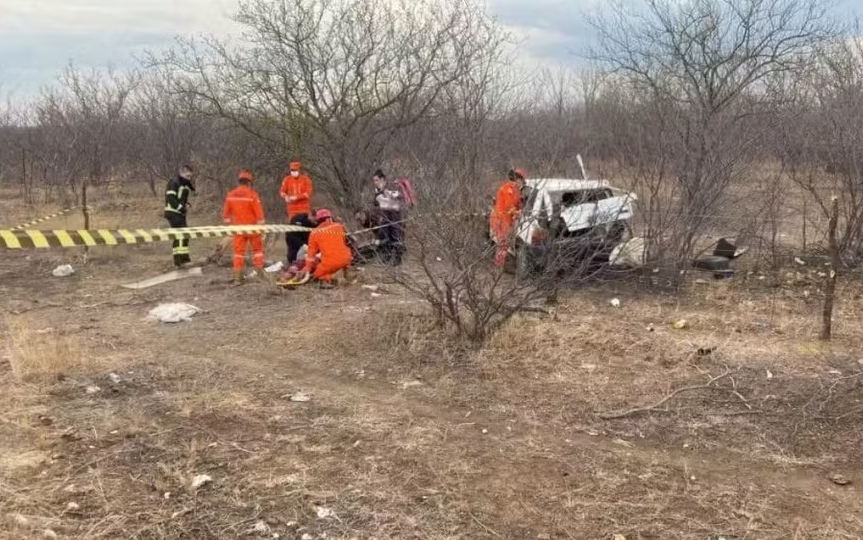 Idoso, que conduzia o carro, foi identificado como Eron Teodorio de Araújo