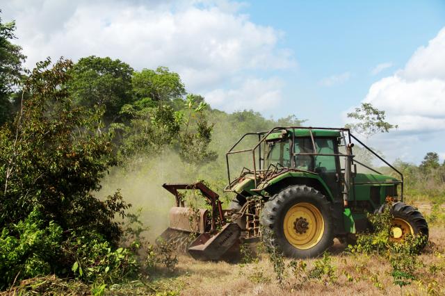 Bens dados em garantia incluem equipamentos essenciais à atividade rural, como tratores e veículos