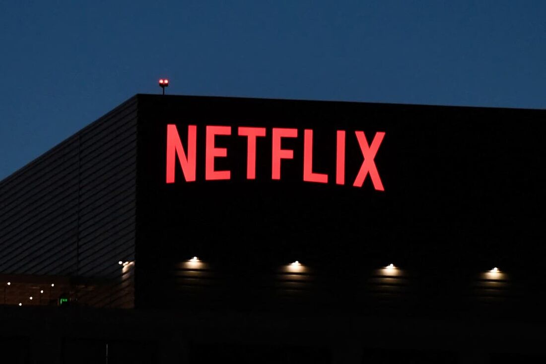 O logotipo da Netflix é visto no prédio da Netflix, Inc. na Sunset Boulevard em Los Angeles, Califórnia