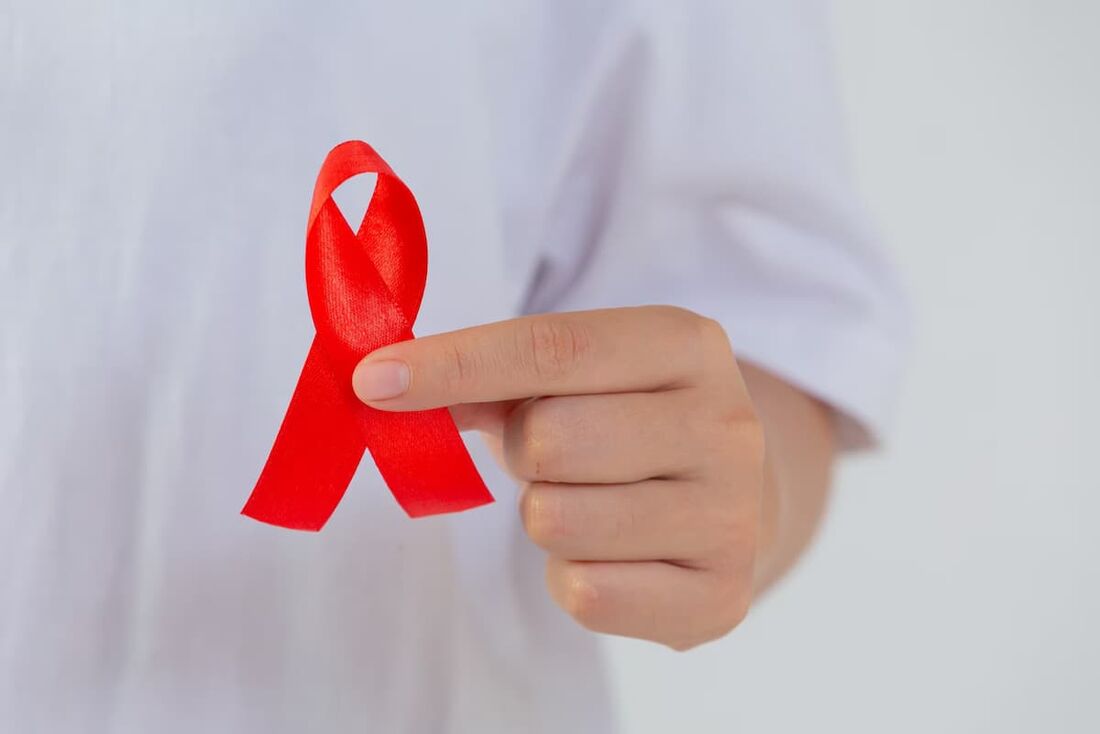 Cerca de 96.000 meninas e 41.000 meninos entre 15 e 19 anos se infectaram com o vírus HIV em 2023