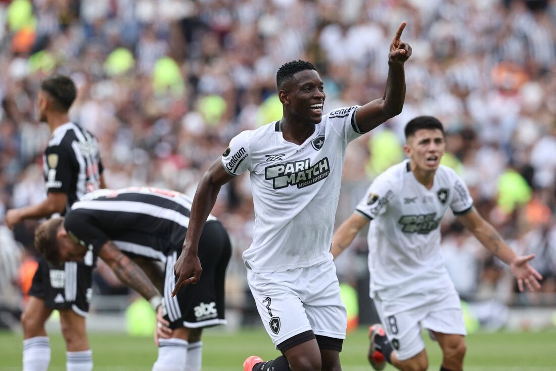 Luis Henrique comemora gol marcado pela final da Libertadores